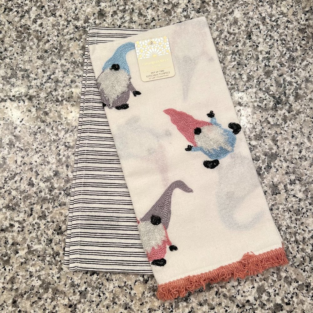 NWT Cynthia Rowley Holiday Kitchen Towels